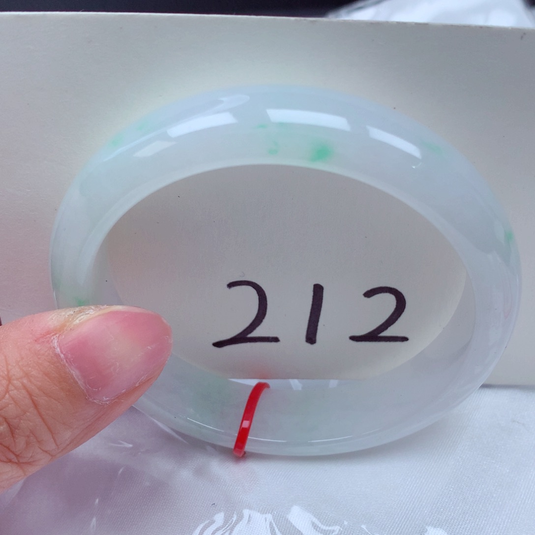 翡翠手镯未镶嵌翡翠