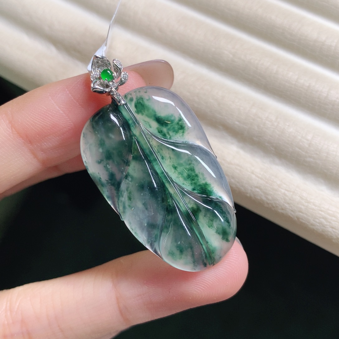 翡翠颈饰18K金镶嵌叶子