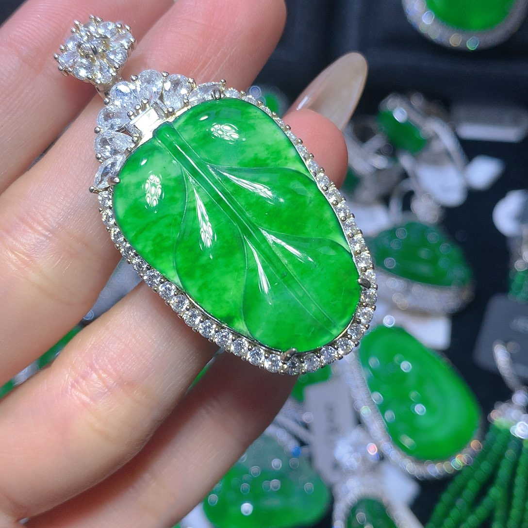 翡翠颈饰银S925镶嵌翡翠