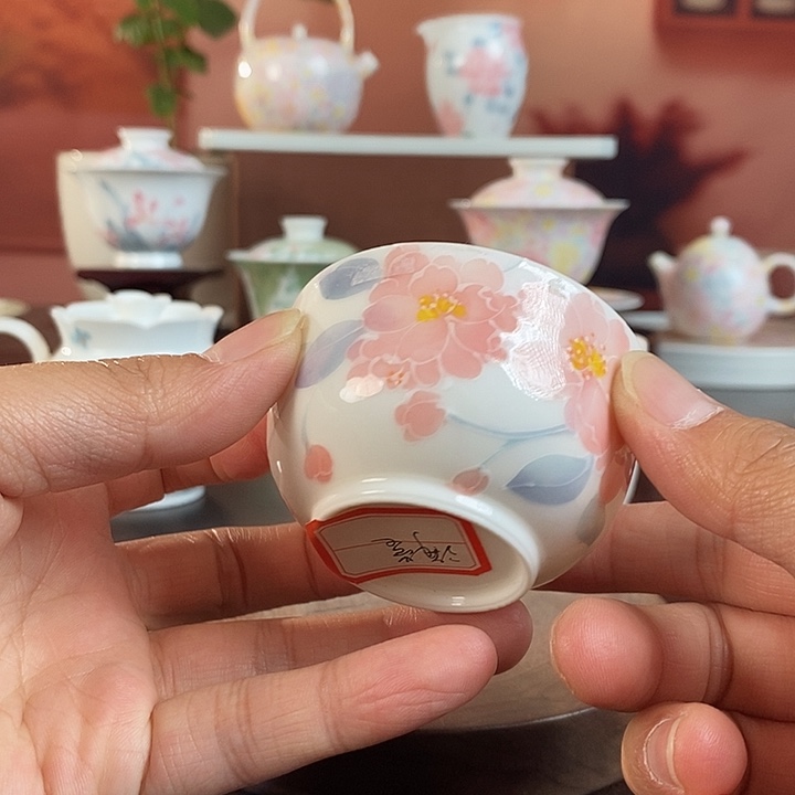 海棠花釉下手绘品茗杯