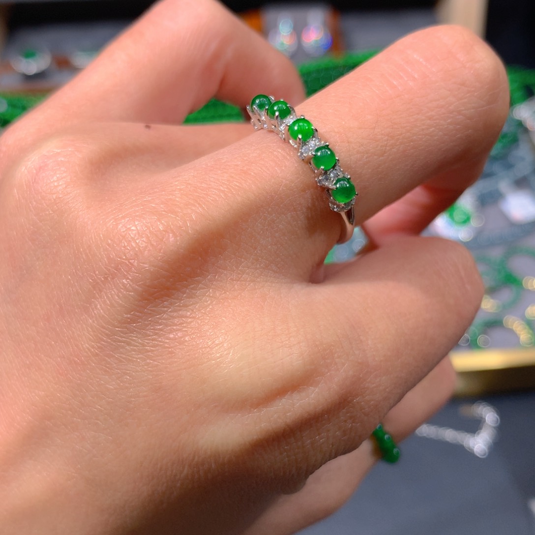 翡翠手链未镶嵌天然翡翠