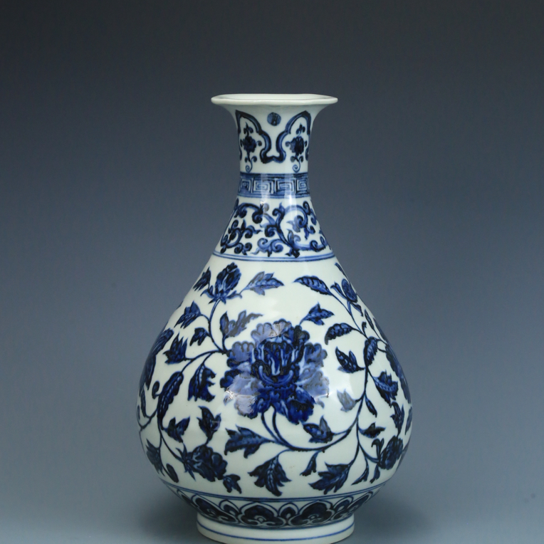 青花缠枝花卉纹玉壶春瓶