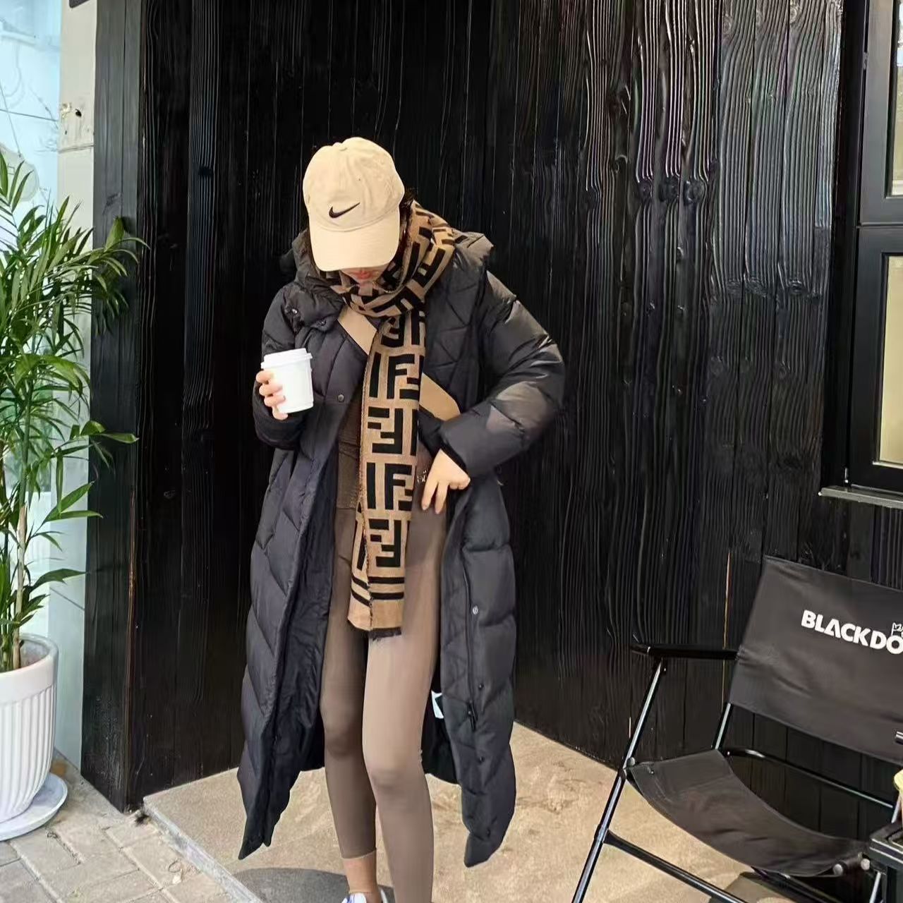 【九格】羽绒服  一摸~一样