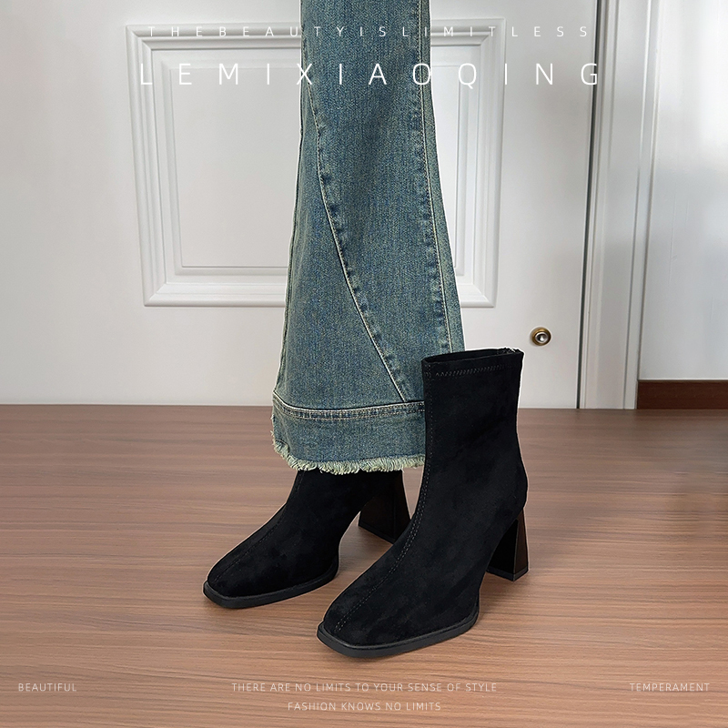 加宽版~法式复古粗高跟短靴女2025新款英伦风时尚百搭绒面高跟鞋