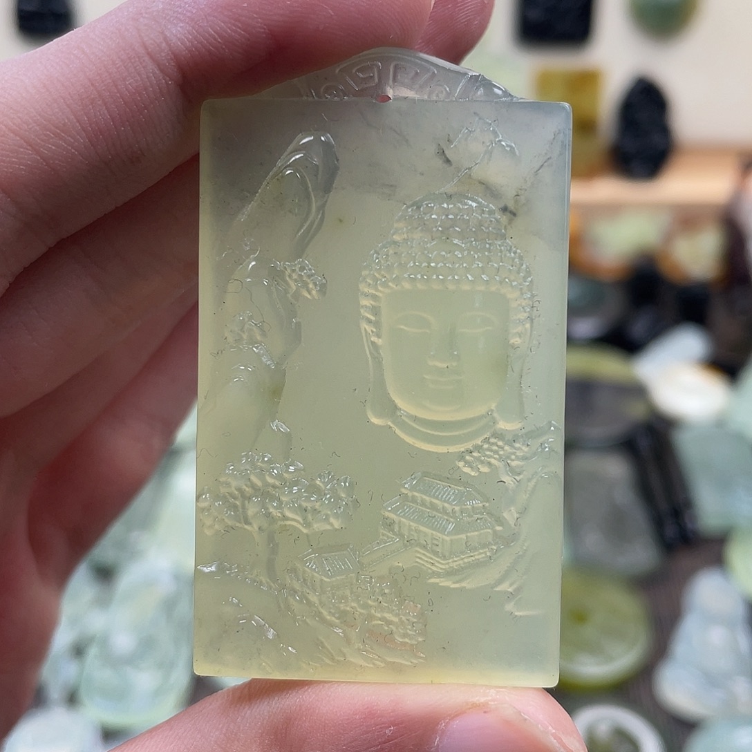 蛇纹石玉未镶嵌颈饰