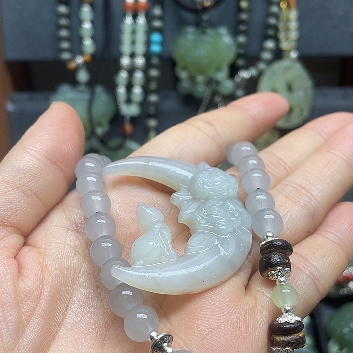 未镶嵌蛇纹石玉颈饰