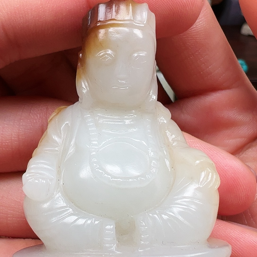 和田玉颈饰未镶嵌韬***?