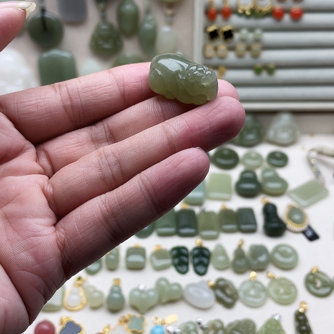 和田玉未镶嵌吊坠(不含链)