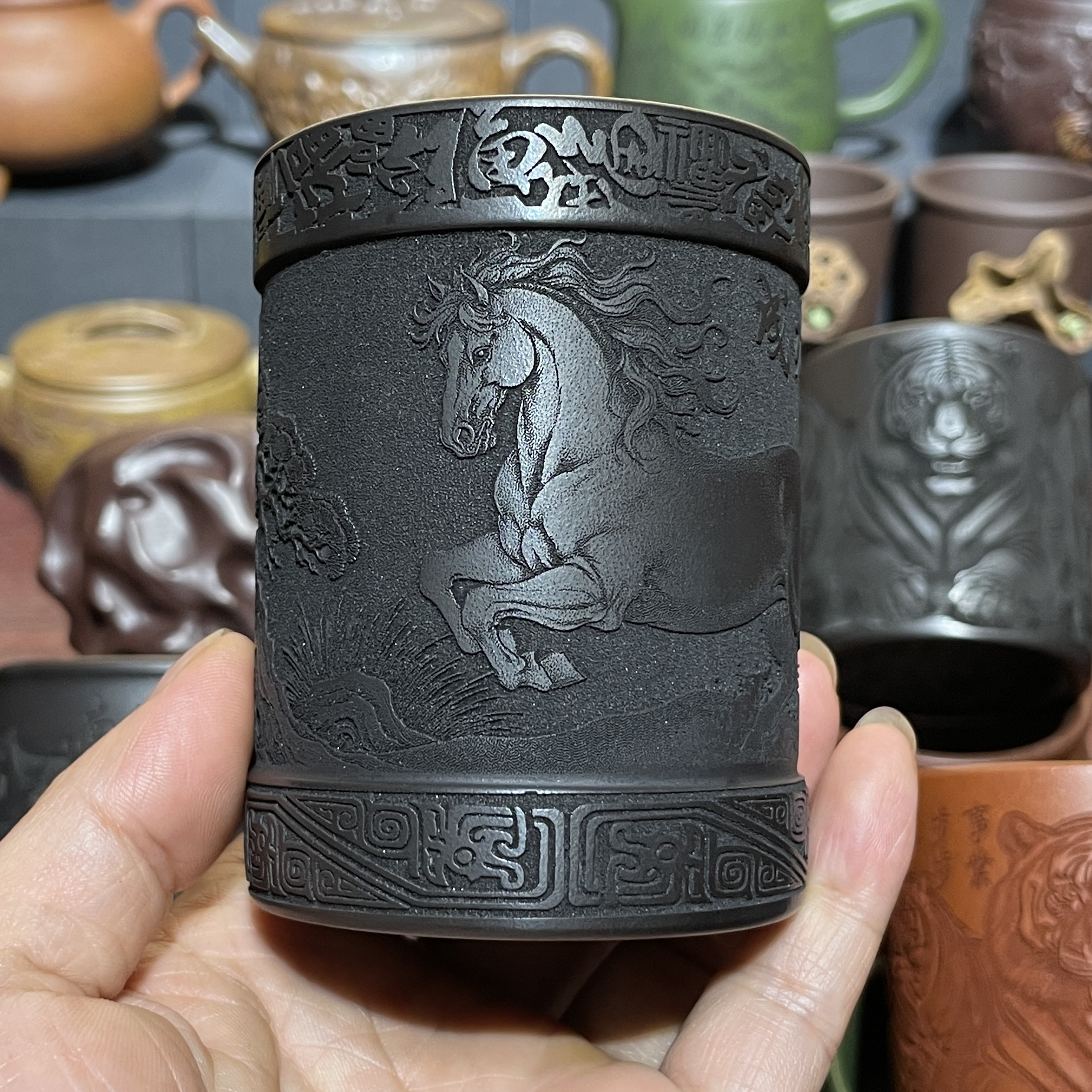 紫砂石黄原矿刻绘浮雕生肖马主人杯手工直筒160毫升茶杯紫砂杯子