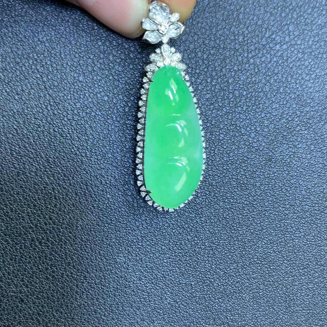 翡翠颈饰18K金镶嵌翡翠