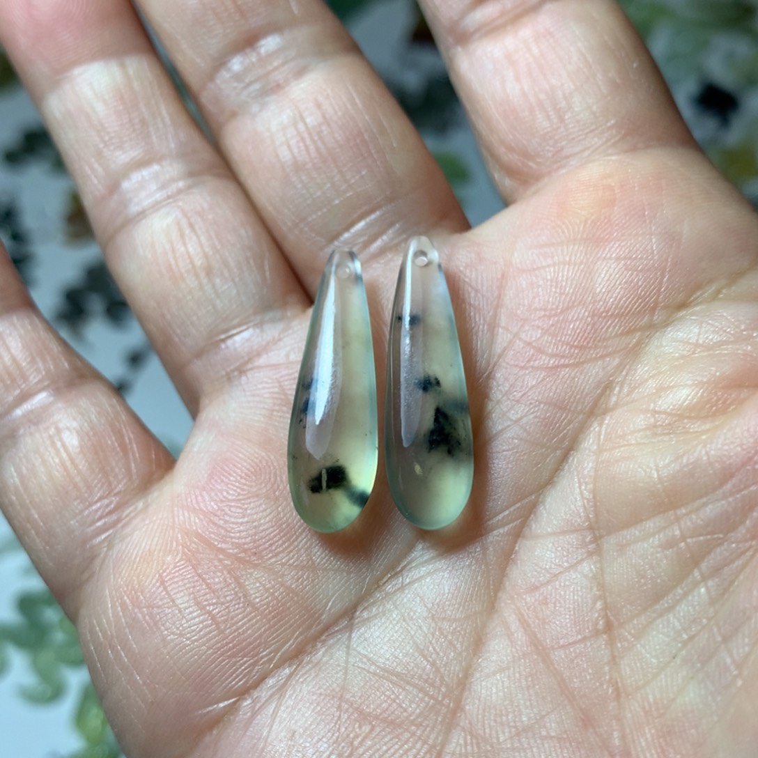 蛇纹石玉未镶嵌耳环