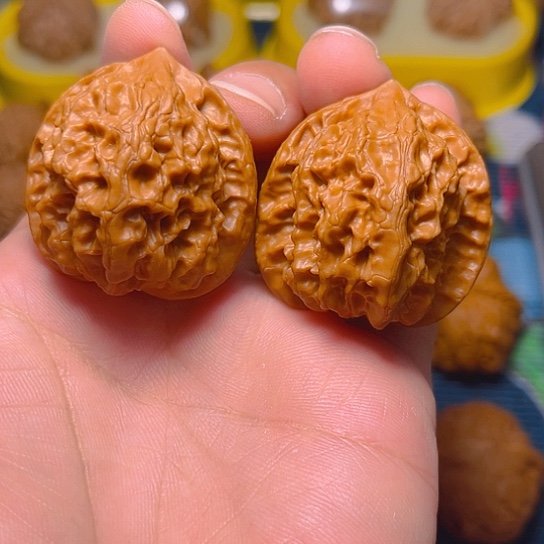 文玩核桃吊坠玲珑