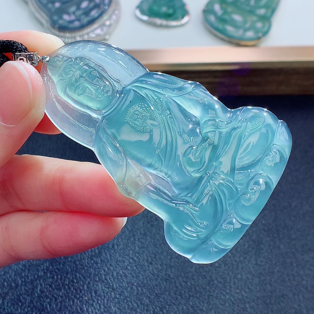 翡翠颈饰18K金镶嵌翡翠