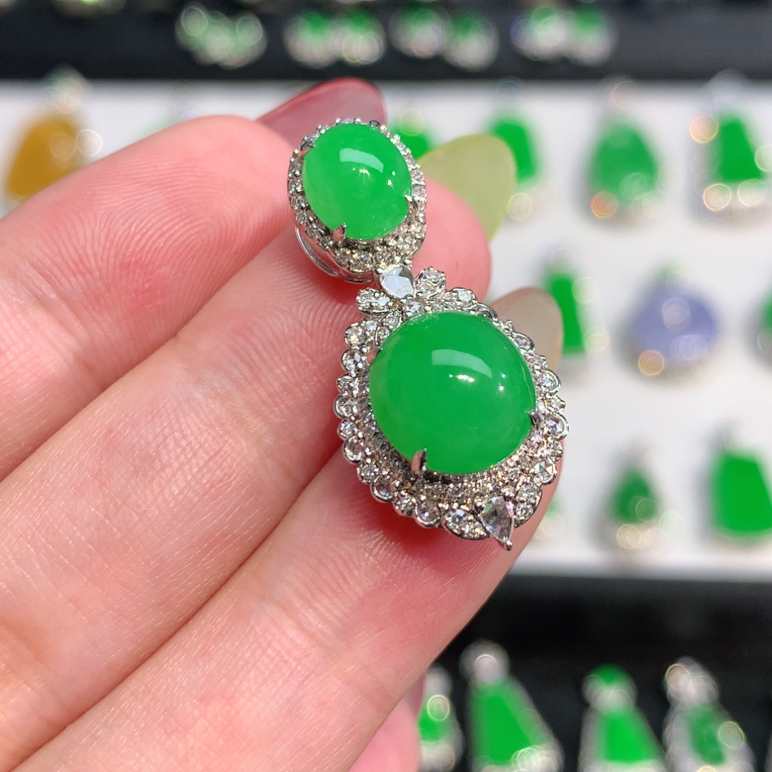 翡翠18K金镶嵌颈饰吊坠