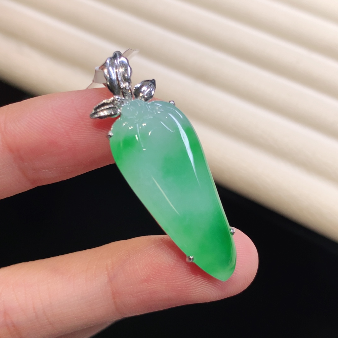 翡翠颈饰18K金镶嵌福瓜