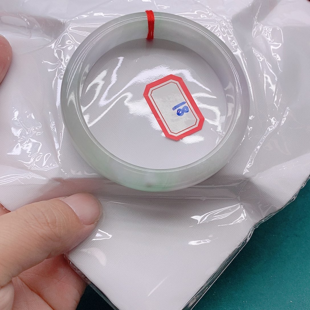 翡翠手镯未镶嵌源*8111111111