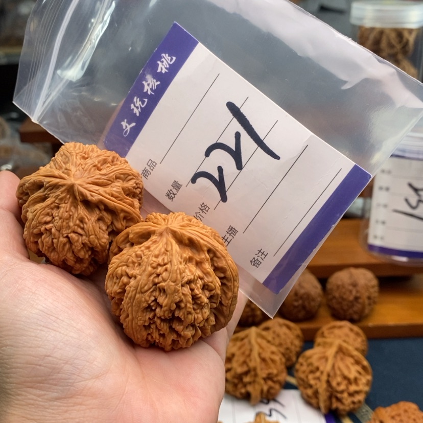 【闪购商品】文玩核桃吊坠王**跑44粗筋