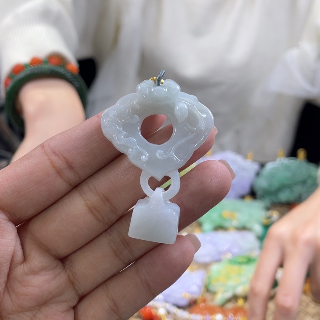 翡翠颈饰未镶嵌代编织