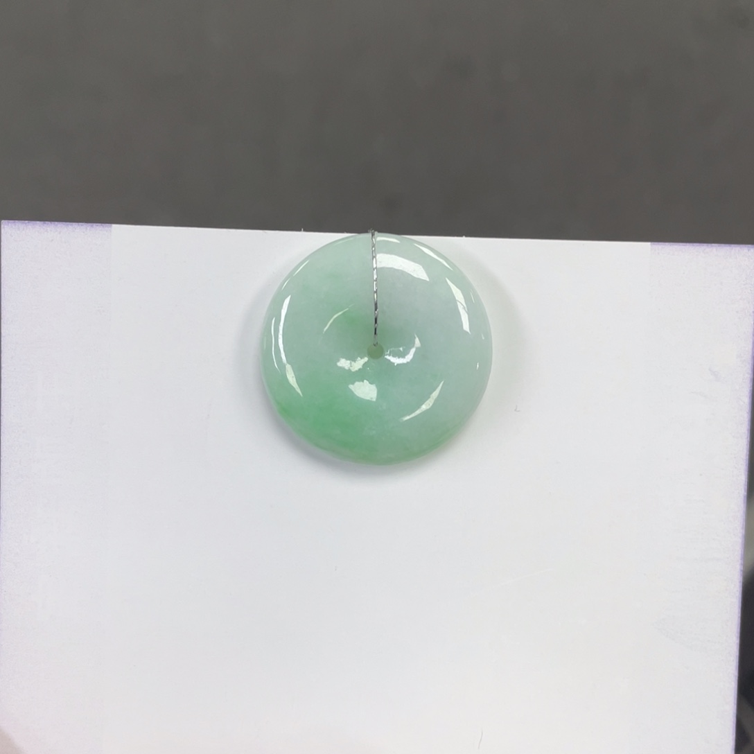 翡翠颈饰未镶嵌平安扣