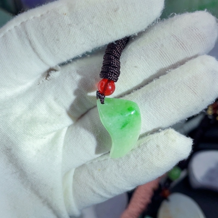 翡翠未镶嵌挂件片料