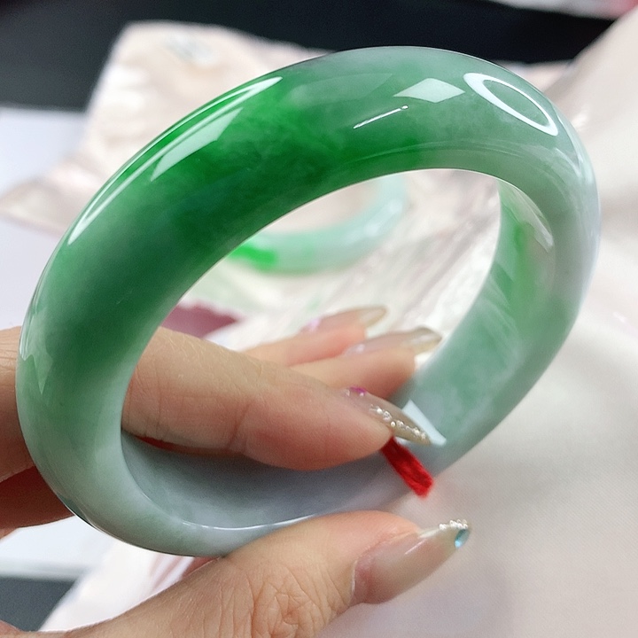 未镶嵌手镯翡翠，667