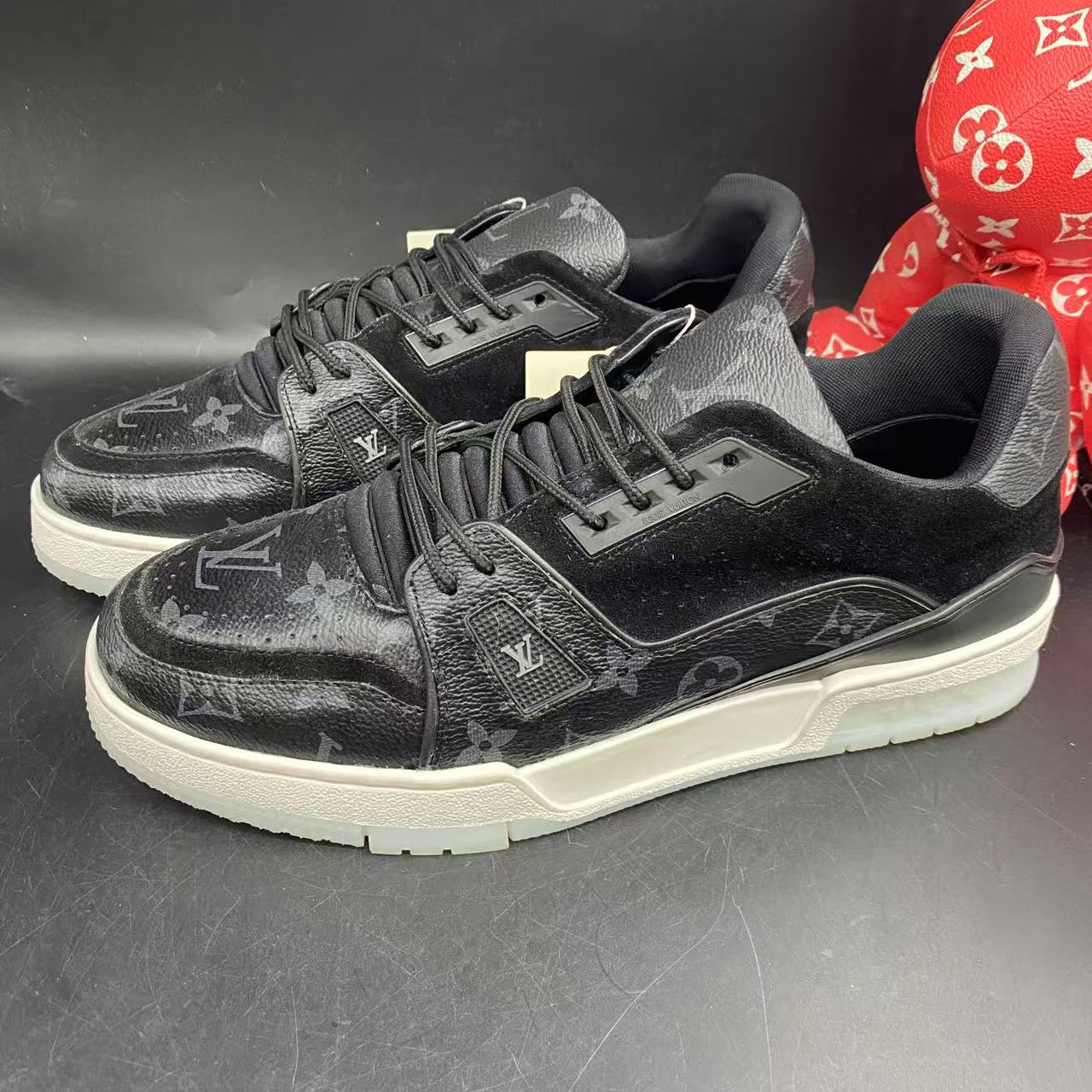 95新 LouisVuitton/路易威登 黑色老花休闲时尚trainer板鞋多码数