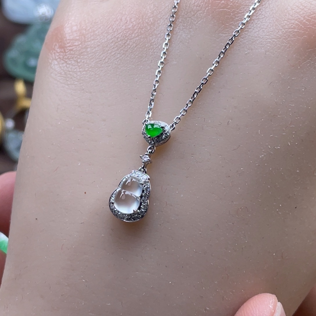 翡翠18K金镶嵌套链玻璃种葫芦