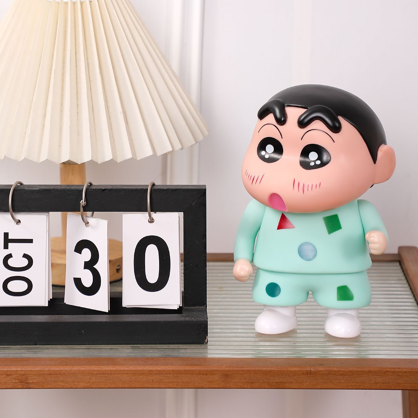 蜡笔小新手办公仔周边系列模型 存钱罐 潮玩客厅桌面摆件生日礼物