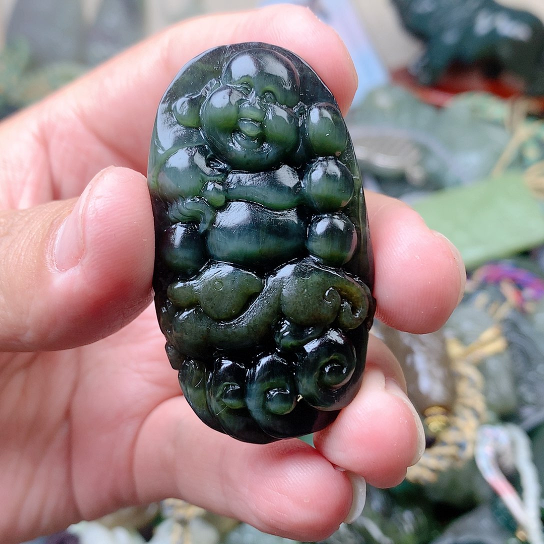 和田玉未镶嵌颈饰酒****?