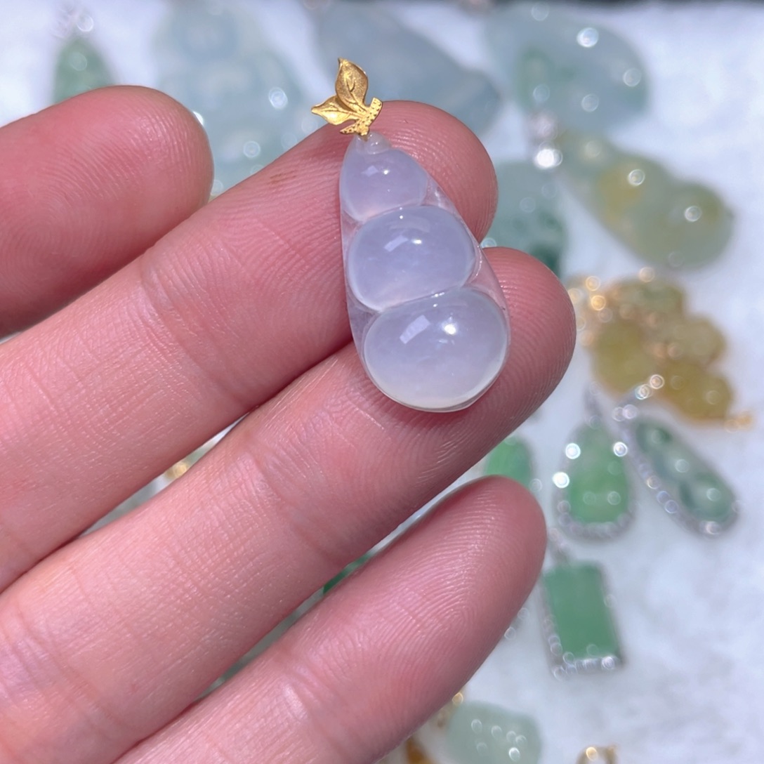 翡翠18K金镶嵌颈饰翡翠