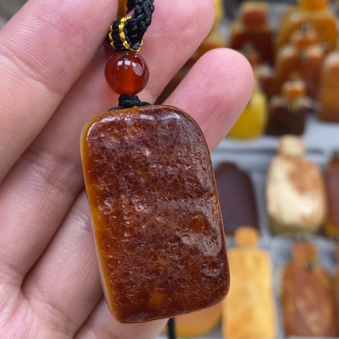 蜜蜡未镶嵌珠宝奇石