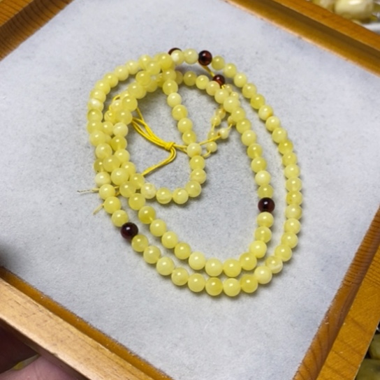 蜜蜡裸石未镶嵌串