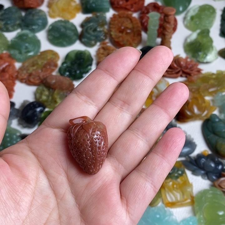 蛇纹石玉颈饰未镶嵌