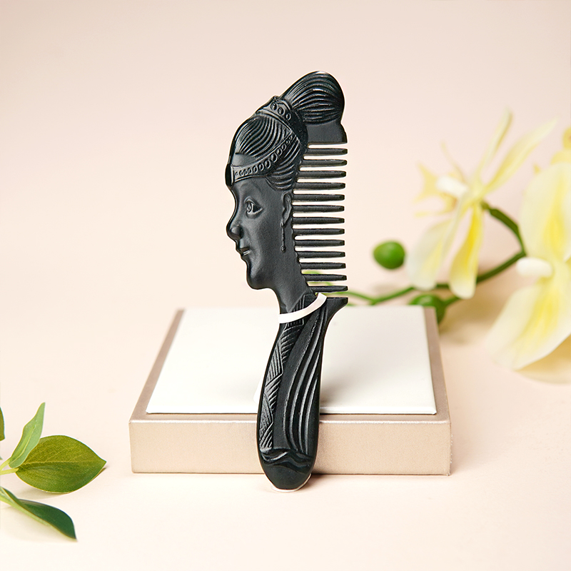 和田玉塔青梳子   人像雕刻玉梳 梳理间尽显优雅格调 00430