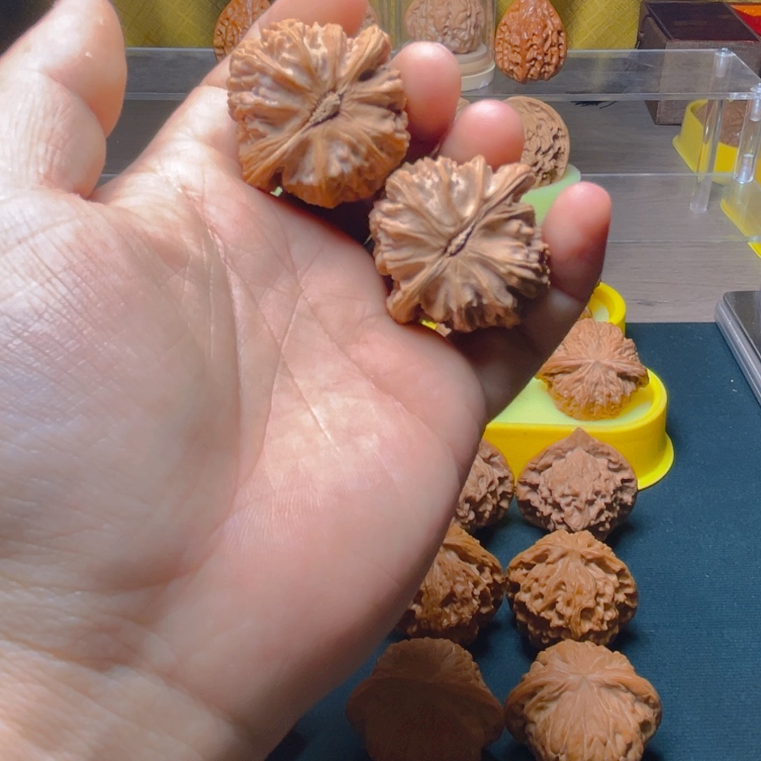 文玩核桃吊坠胖*墩三角白40