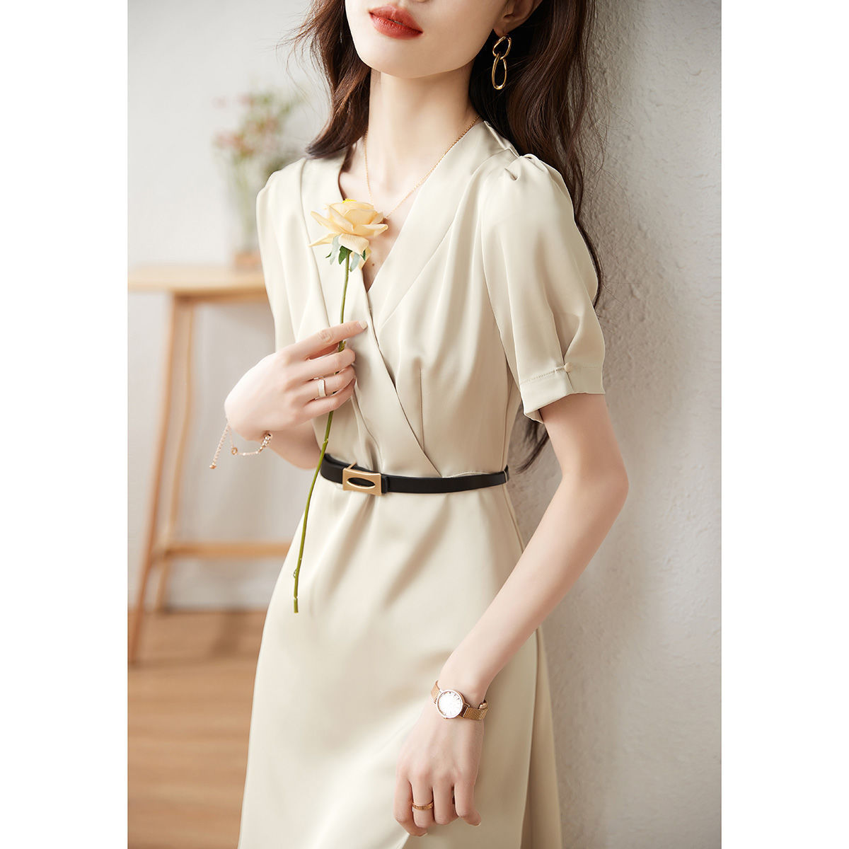 精品套装  时尚 休闲辣妹气质白色法式小众短袖修身收腰女神范