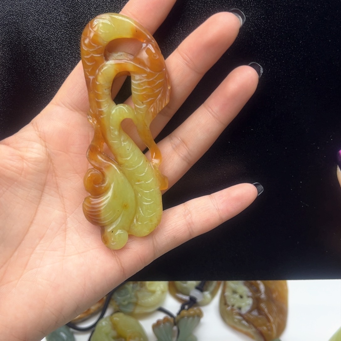 蛇纹石玉颈饰未镶嵌
