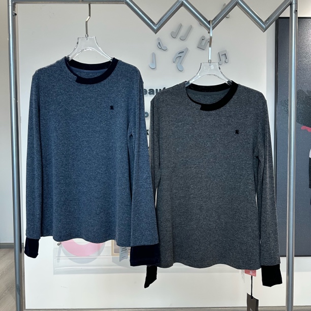 君家双色数字拼袖设计打底衫