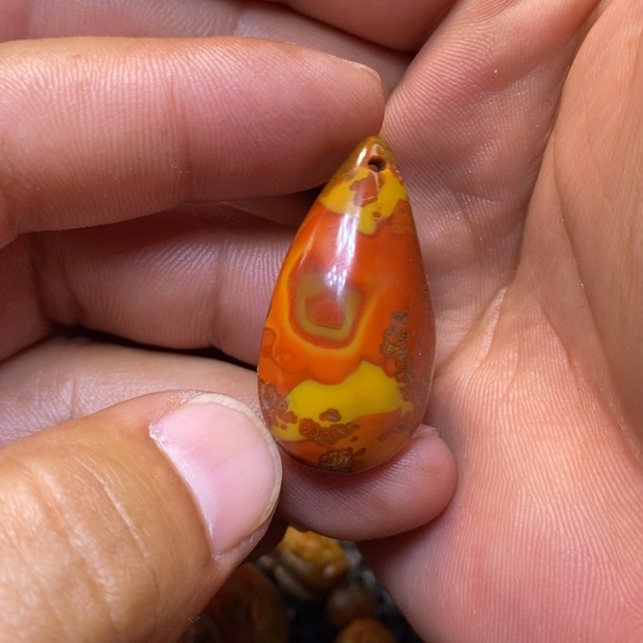 玛瑙/玉髓战国红大湾料挂坠未镶嵌