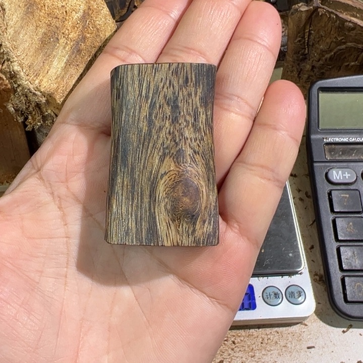 沉香吊坠绿棋楠沉香吊坠9.9克