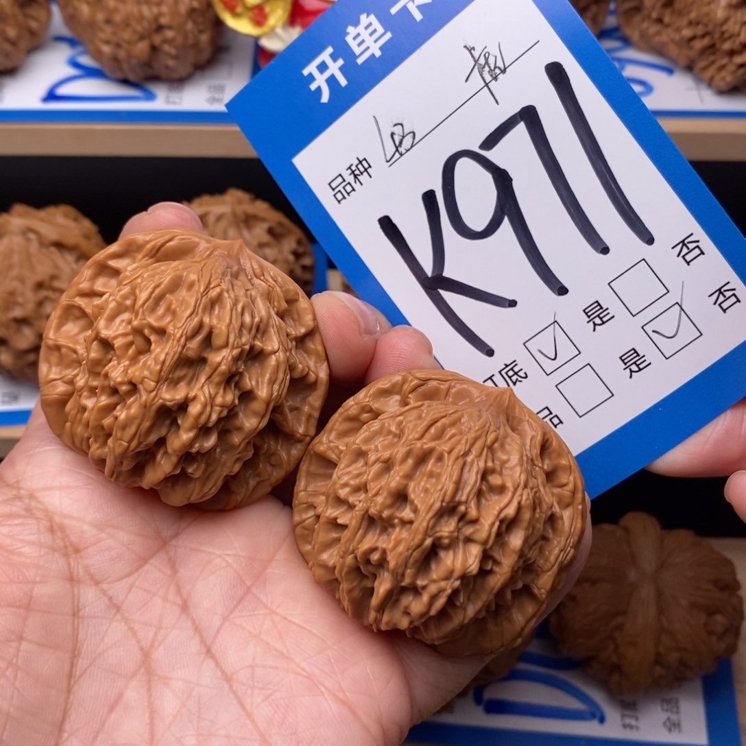 文玩核桃吊坠麦穗虎头