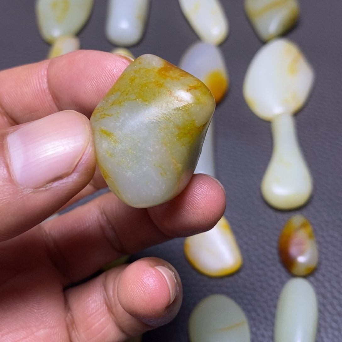 和田玉未镶嵌挂件