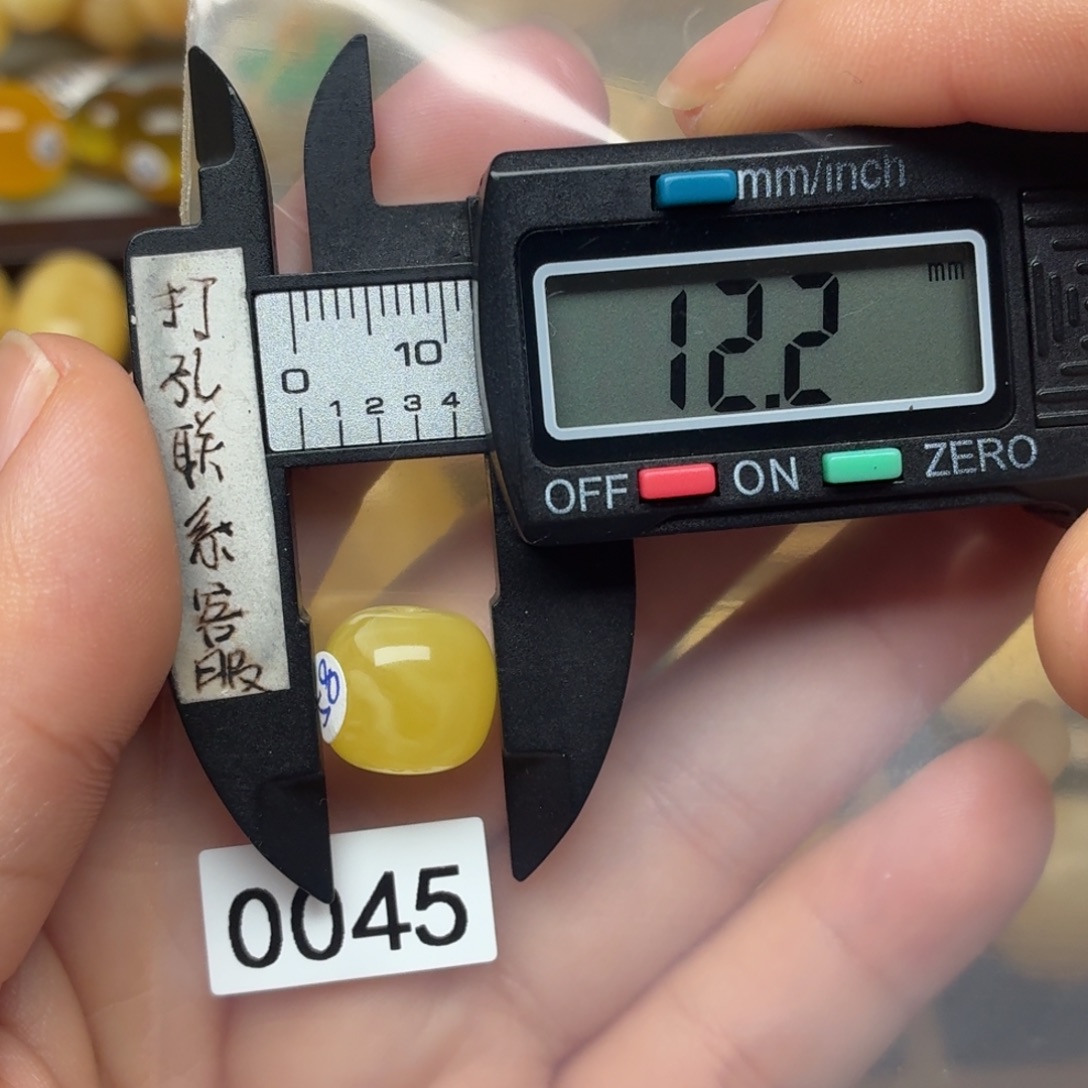 涛***哥琥珀未镶嵌裸石蜜蜡