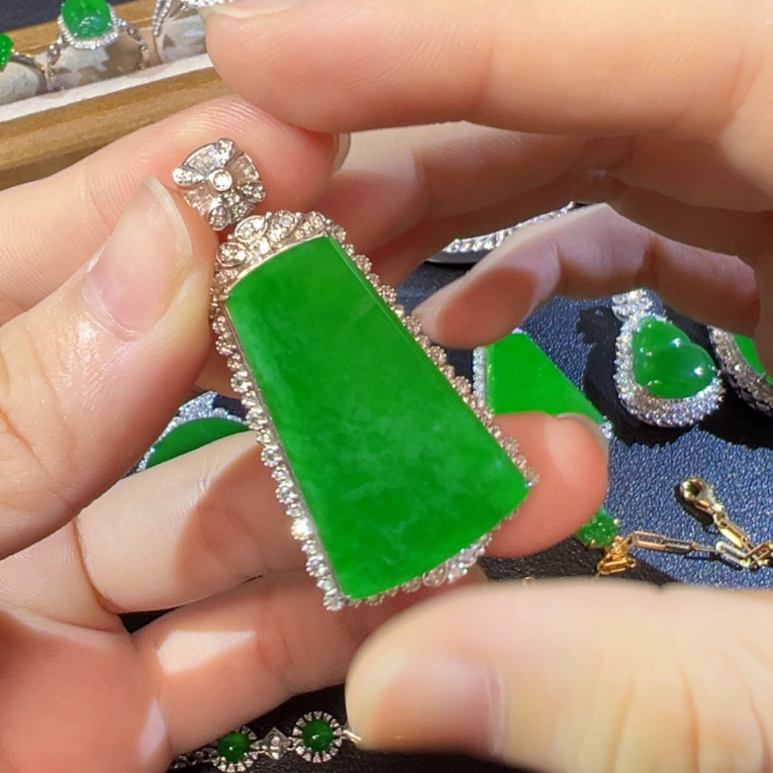 翡翠18K金镶嵌吊坠(不含链)