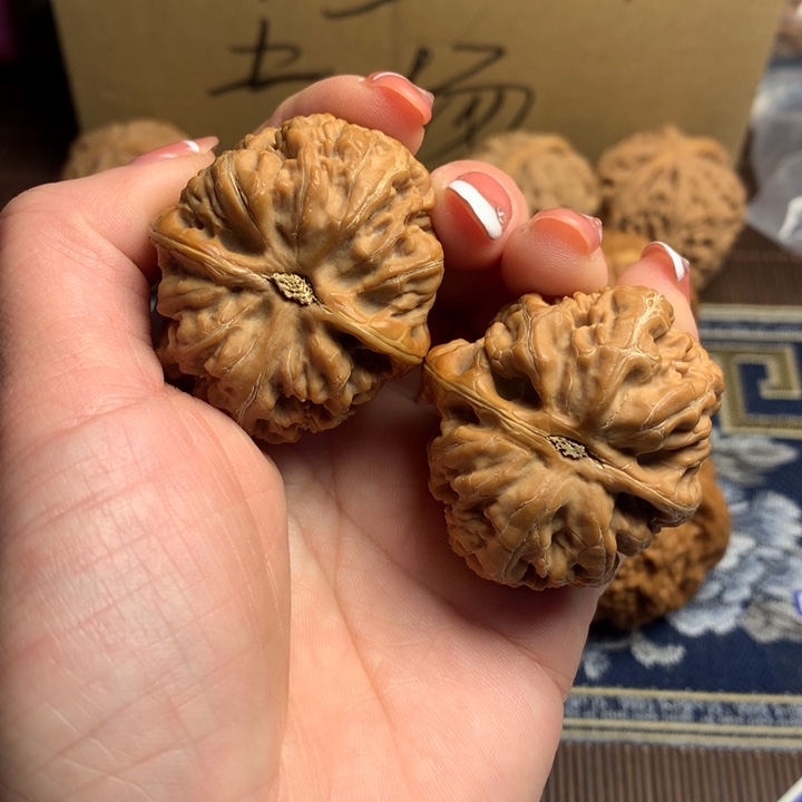 吊坠文玩核桃?****༽粗筋