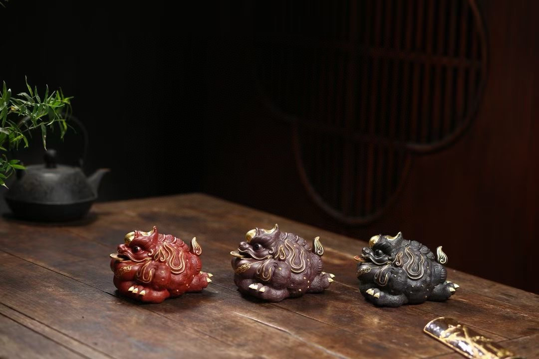 福蟾（描金款） 泥料：原矿紫砂 尺寸：长16宽13高10