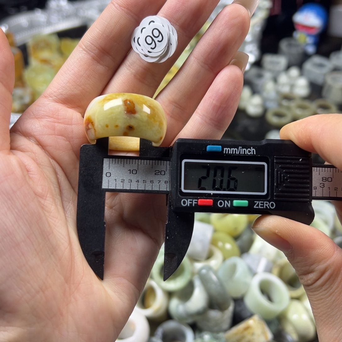 蛇纹石玉未镶嵌戒指
