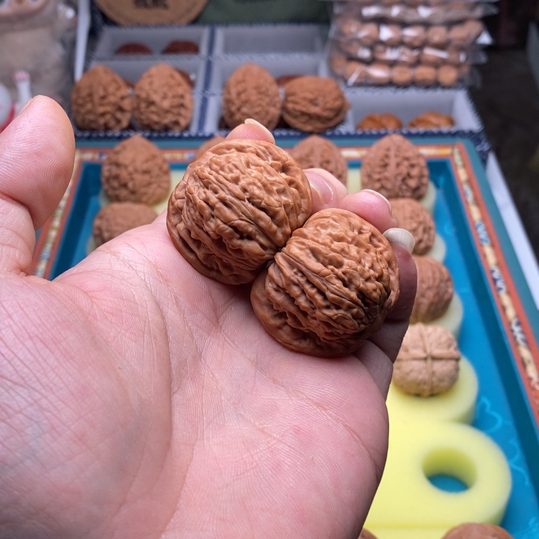 文玩核桃吊坠24小时面试 邮费自理