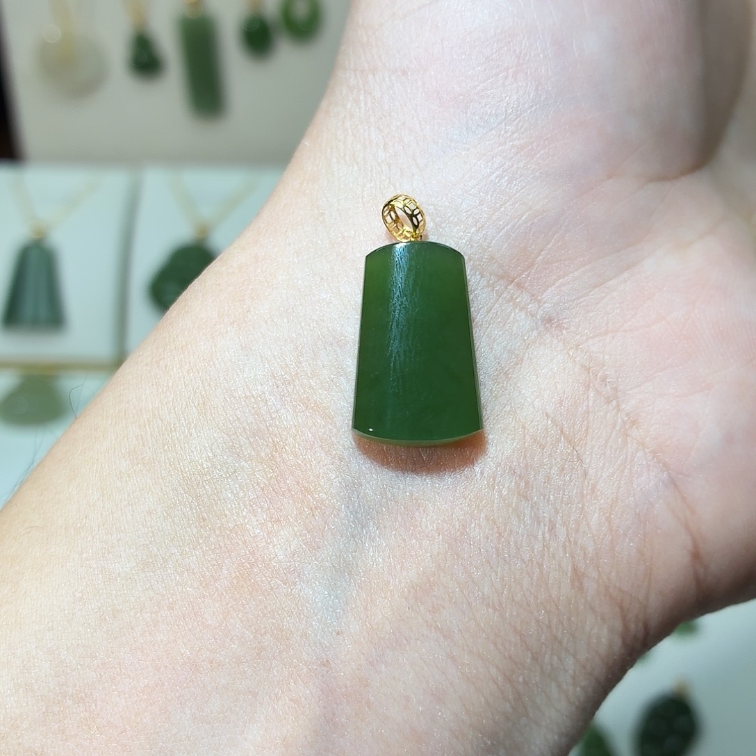 @****和田玉（碧玉）18K金镶嵌吊坠(赠链)