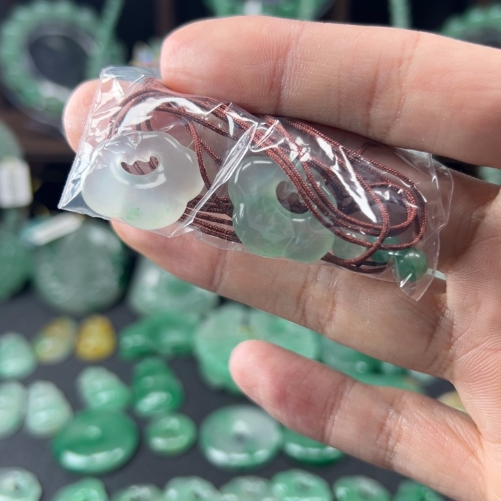 石英质玉颈饰未镶嵌L****.